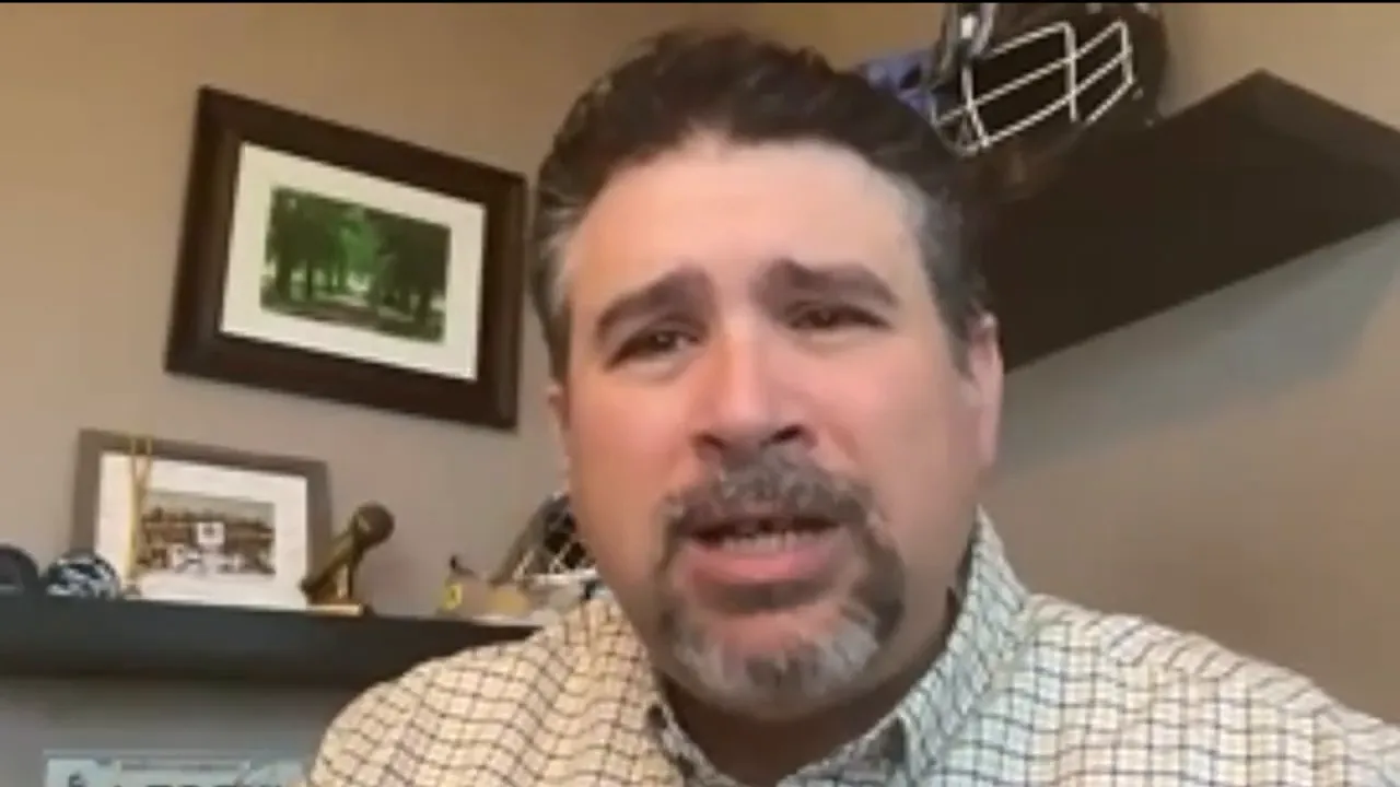 Frontal video still of a speaker describing the consultant broker model